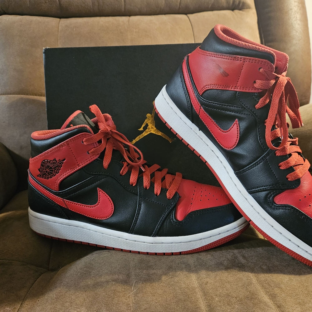 Nike Air Jordan 1 Mid Black/Fire Red-White - Picture 4 of 5